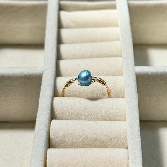 Single aquamarine pearl ring