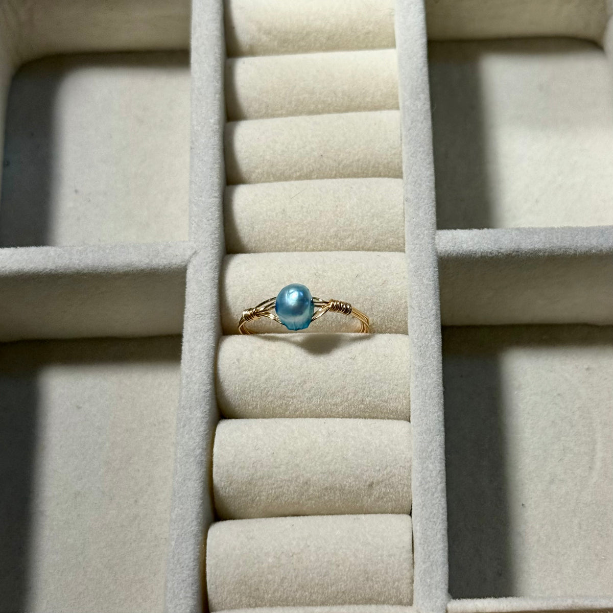 Single aquamarine pearl ring