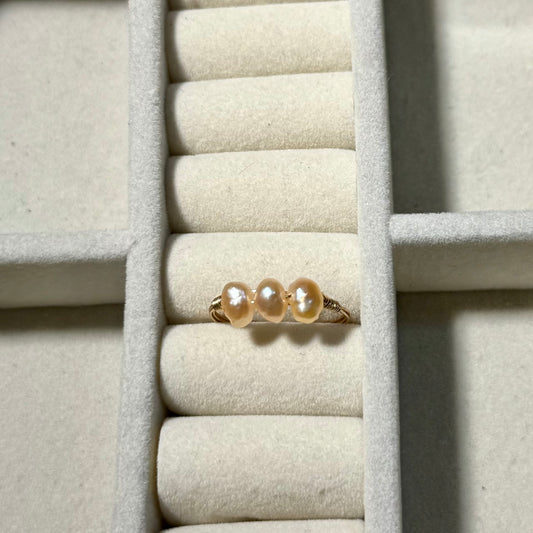 Peach- Triple tiny chunky pearl ring ￼