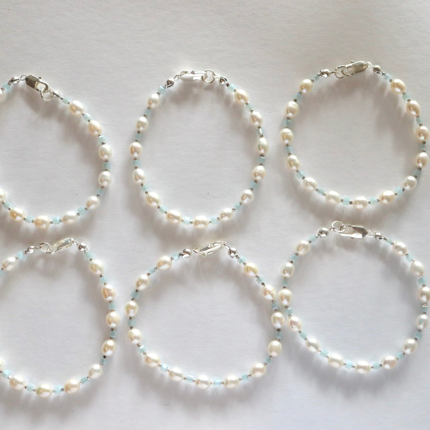 Simple pearl bracelet